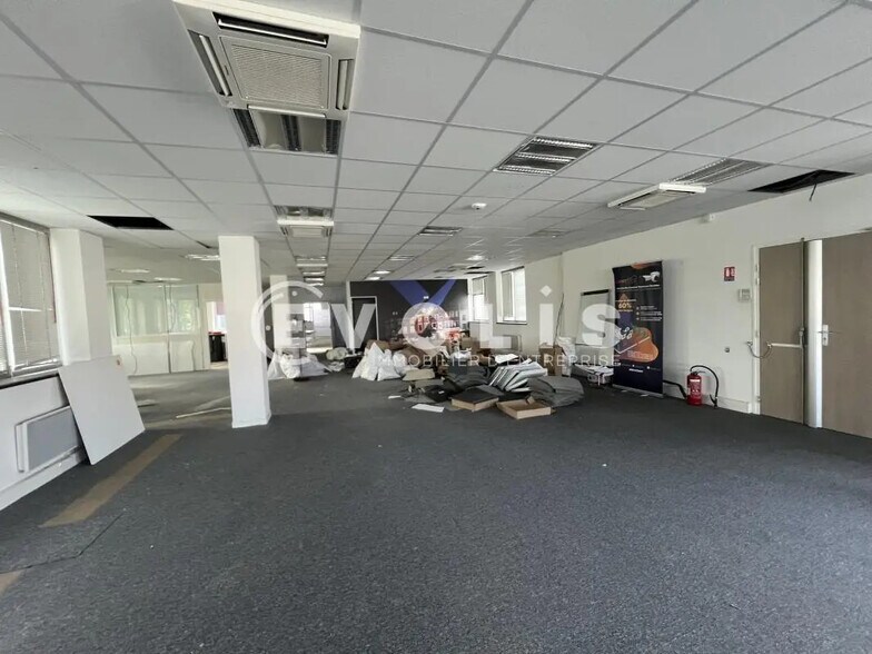 Office in Neuilly-Plaisance for lease - Interior Photo - Image 2 of 8