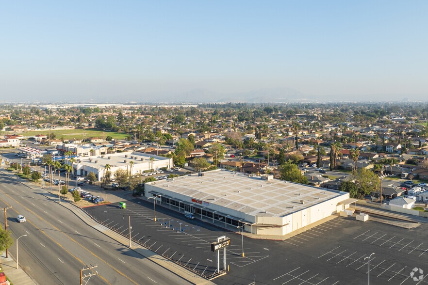 17575 Foothill Blvd, Fontana, CA for lease - Building Photo - Image 1 of 5