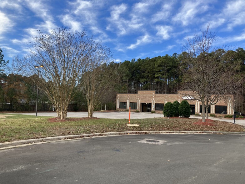 300 Parkview Dr, Henderson, NC for sale - Building Photo - Image 1 of 1