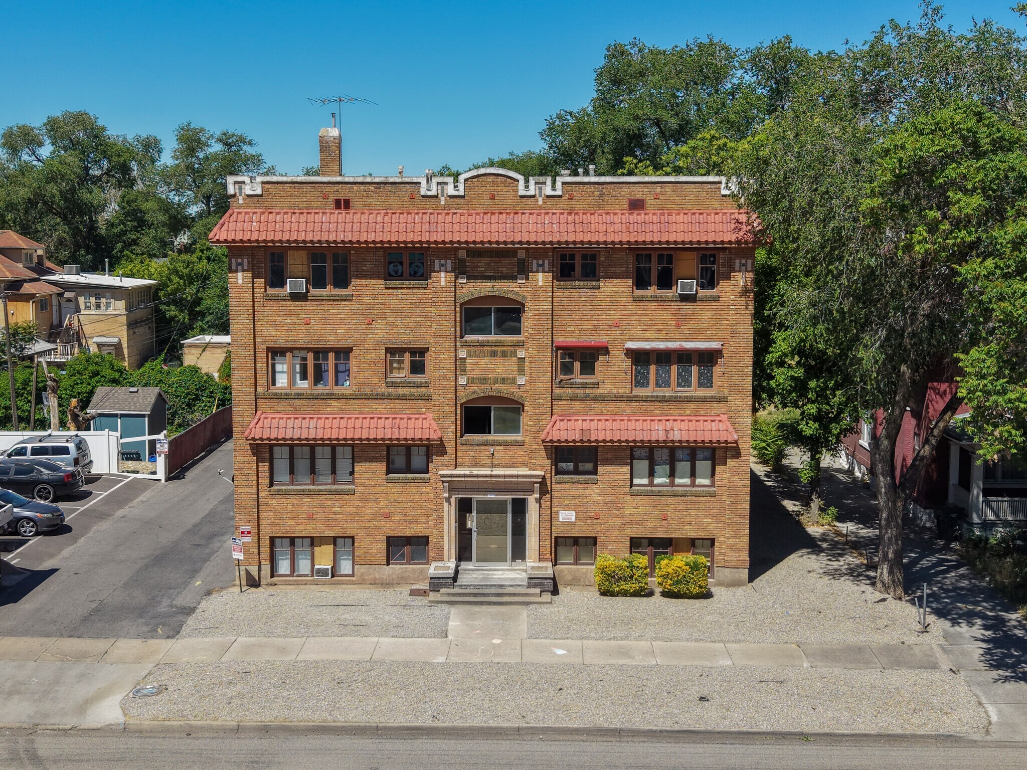 2465 Monroe Blvd, Ogden, UT à vendre Photo du bâtiment- Image 1 de 17