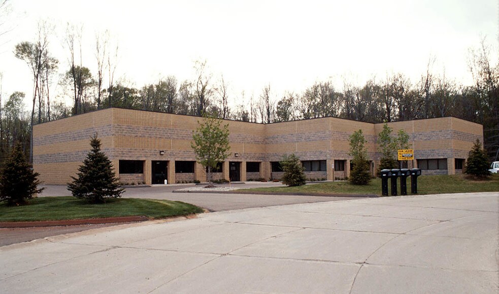 47677-47695 Avante Dr, Wixom, MI à louer - Photo du bâtiment - Image 3 de 10
