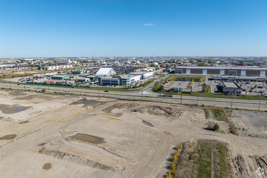 8919 Barlow Trl SE, Calgary, AB for lease - Building Photo - Image 2 of 9