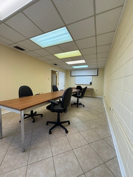 3102 Canty St, Pascagoula, MS for lease - Building Photo - Image 3 of 24
