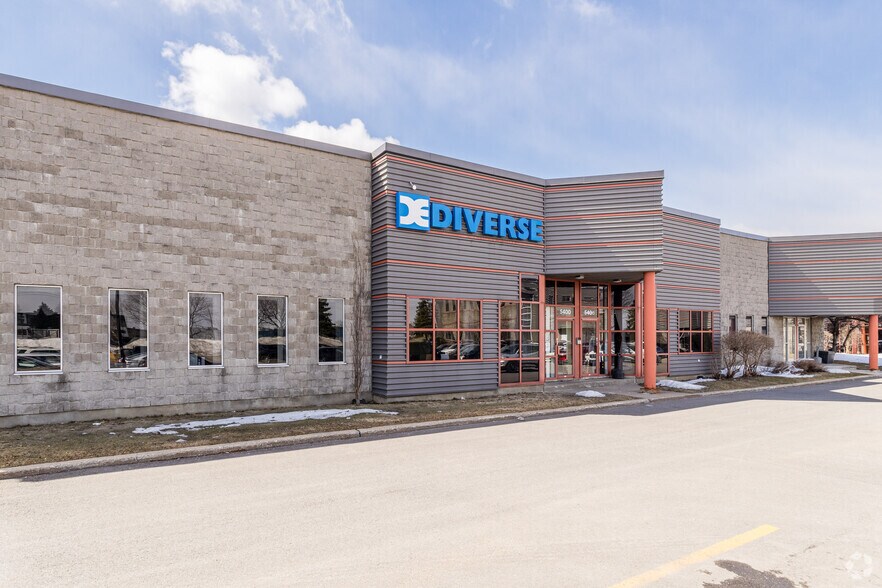 5400-5490 Boul Thimens, Saint-Laurent, QC à louer - Photo du bâtiment - Image 2 de 14