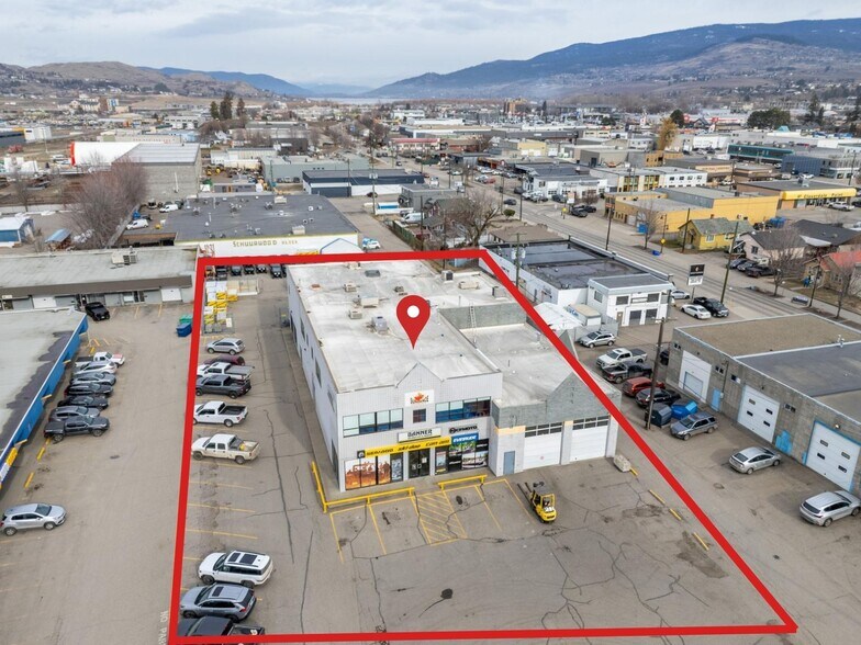 2903 43 Av, Vernon, BC à louer - Photo principale - Image 1 de 1