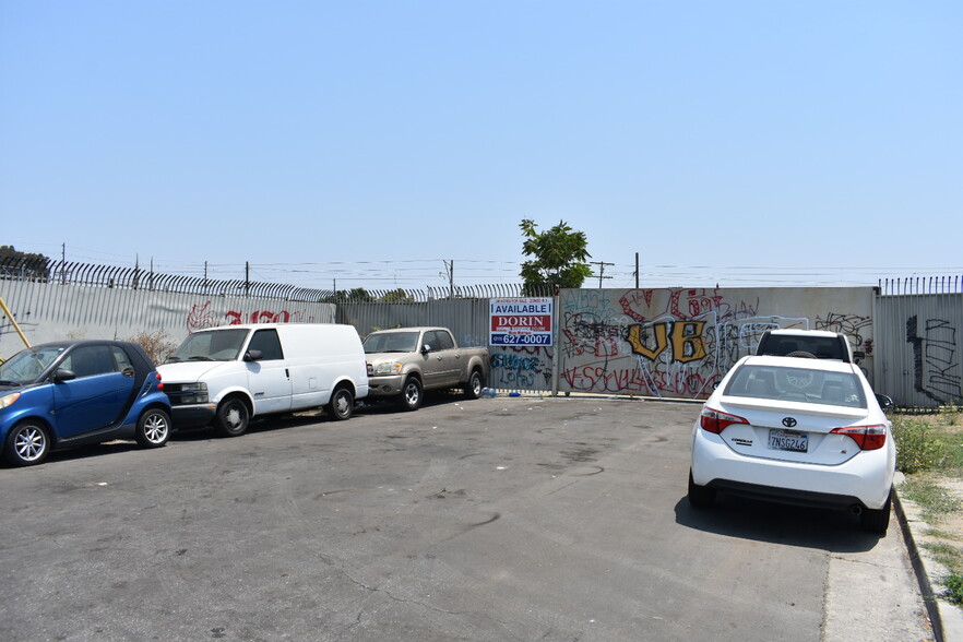 1693-1699 E 109th St, Los Angeles, CA for sale - Building Photo - Image 3 of 21