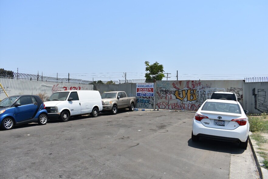 1693-1699 E 109th St, Los Angeles, CA à vendre - Photo du bâtiment - Image 3 de 21