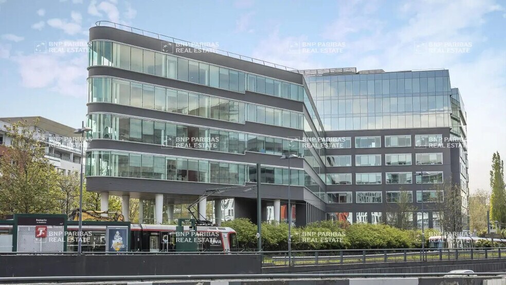 2 Avenue De Kaarst, La Madeleine à louer - Photo du bâtiment - Image 1 de 11