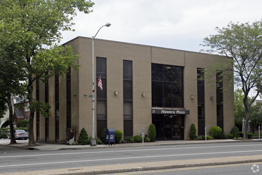 275 Jericho Tpke, Floral Park, NY à louer - Photo du bâtiment - Image 1 de 8