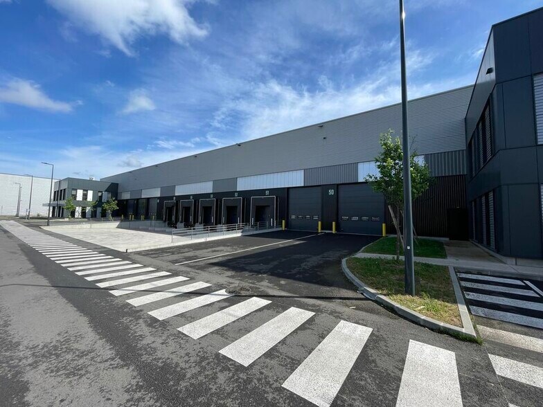 Flex dans Le Bourget à louer - Photo du bâtiment - Image 2 de 12