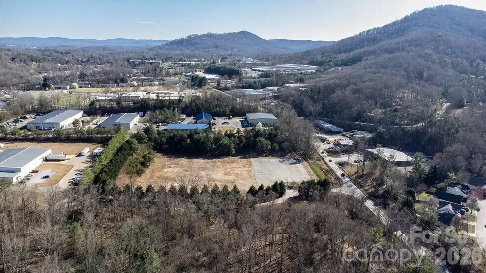 9 Frito Way, Arden, NC à vendre - Photo du bâtiment - Image 3 de 3