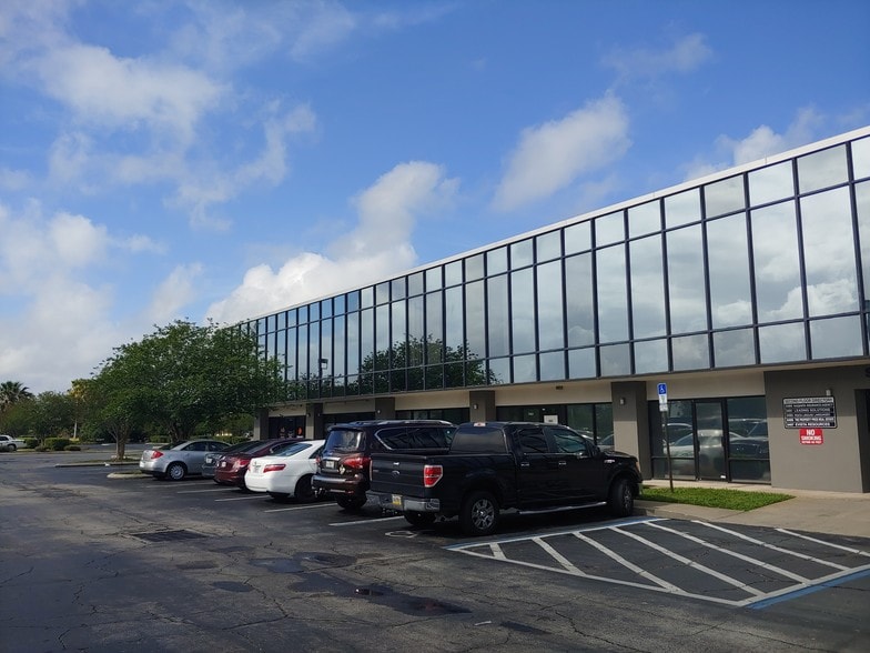 3353-3397 W Vine St, Kissimmee, FL for lease - Building Photo - Image 3 of 4