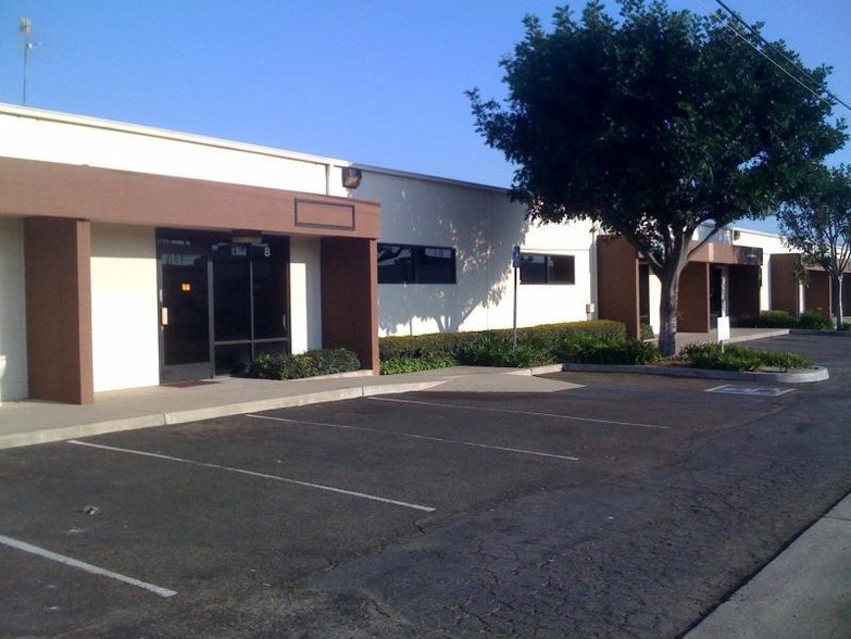 2109 S Wright St, Santa Ana, CA for lease - Building Photo - Image 3 of 8