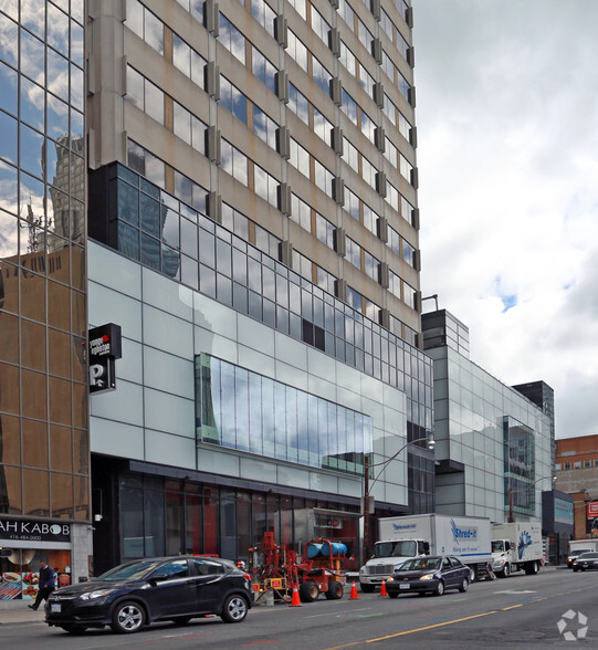 2300 Yonge St, Toronto, ON for lease - Building Photo - Image 2 of 6