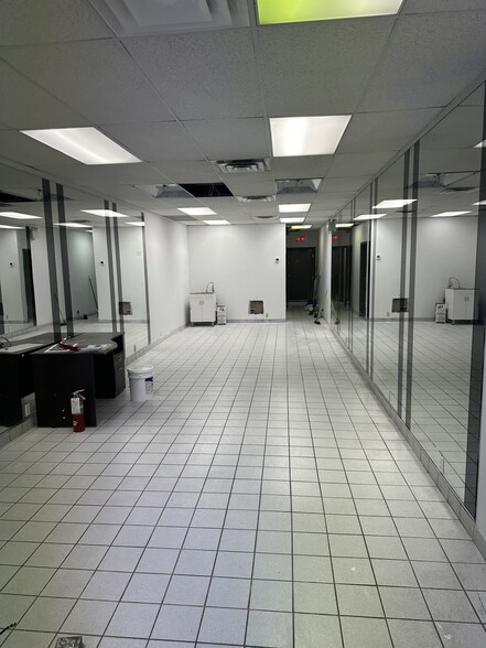 6507-6511 Bowness Rd NW, Calgary, AB for lease - Building Photo - Image 2 of 22