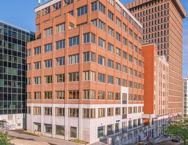 900 Rue D'Youville, Québec, QC à louer - Photo du bâtiment - Image 2 de 2
