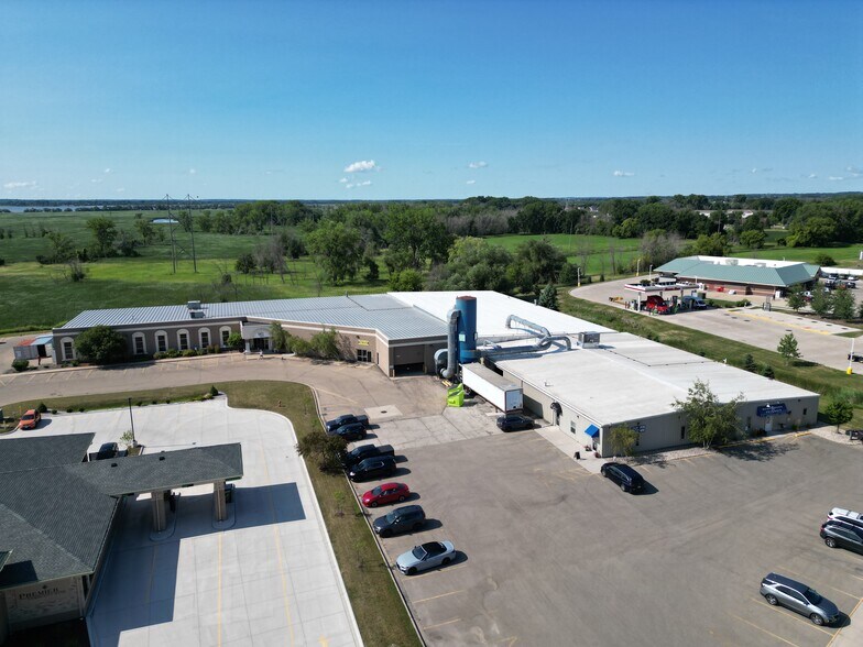 911 E Main St, Winneconne, WI à vendre - Photo du bâtiment - Image 1 de 14