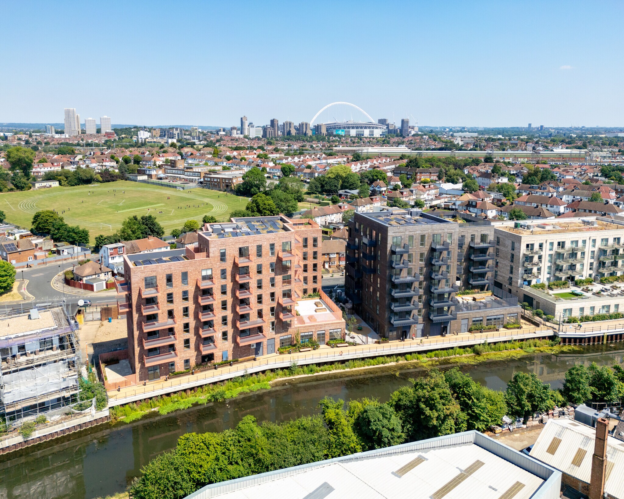 100 Beresford Av, Wembley à vendre Photo du bâtiment- Image 1 de 1