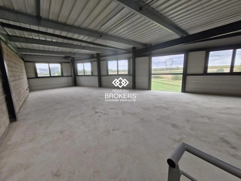 Industrial in Tremblay-en-France for lease - Interior Photo - Image 2 of 3