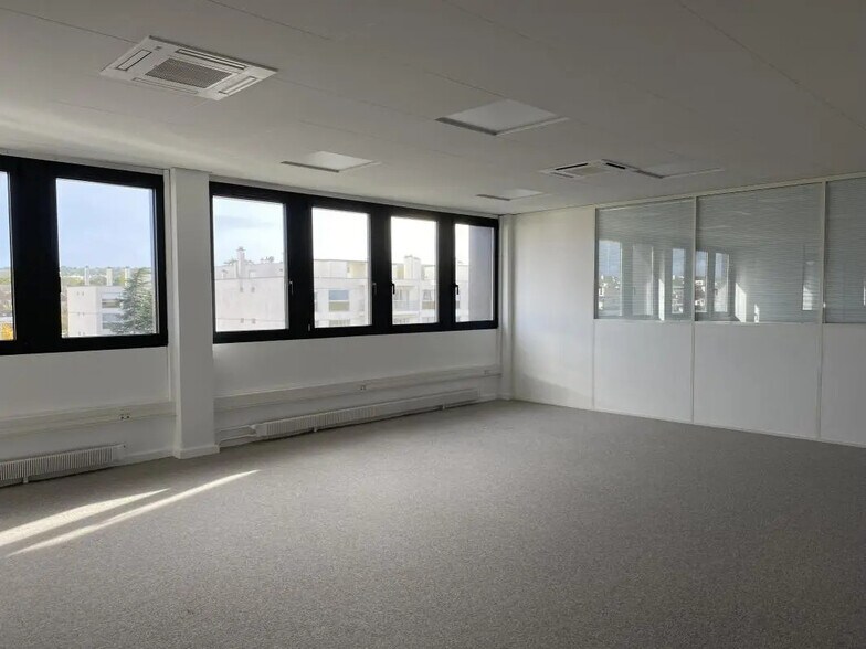 147 Avenue Paul Doumer, Rueil-Malmaison à louer - Photo du bâtiment - Image 2 de 8