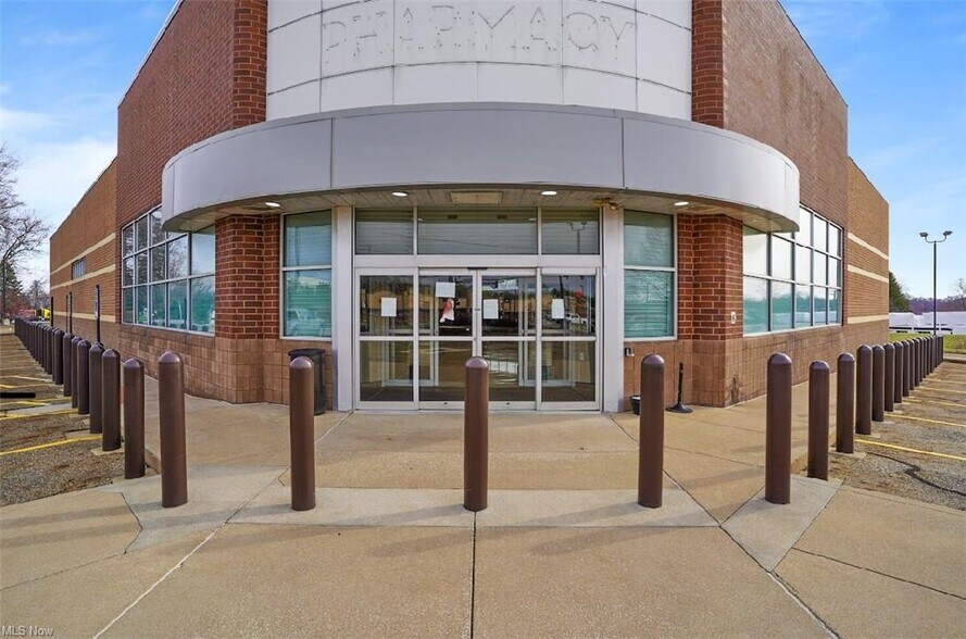 7800 Cleveland Ave NW, North Canton, OH à vendre - Photo du bâtiment - Image 2 de 30