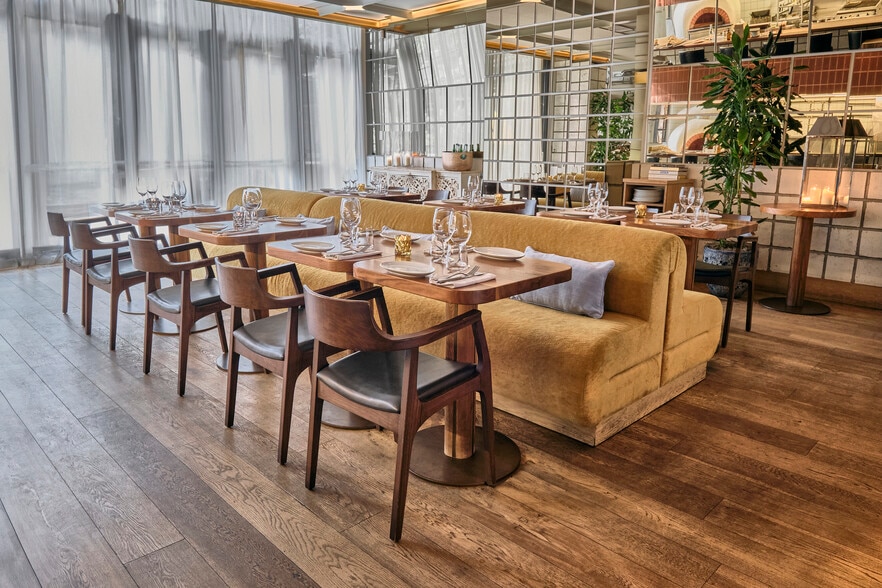 382-400 Rue Richmond, Montréal, QC for lease - Building Photo - Image 2 of 10