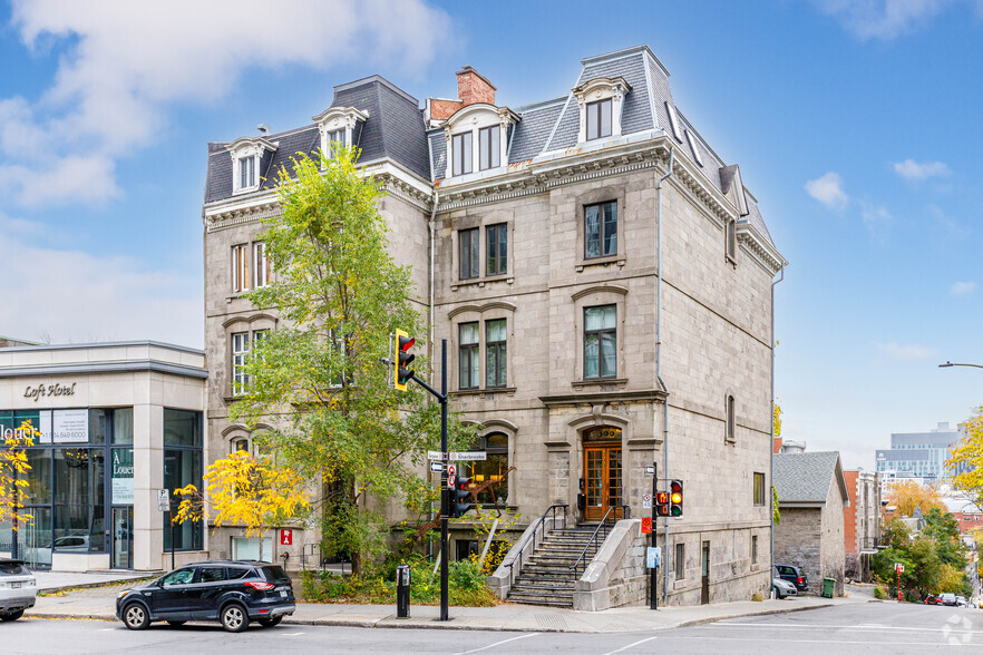 306 Rue Sherbrooke E, Montréal, QC à louer - Photo du bâtiment - Image 1 de 4