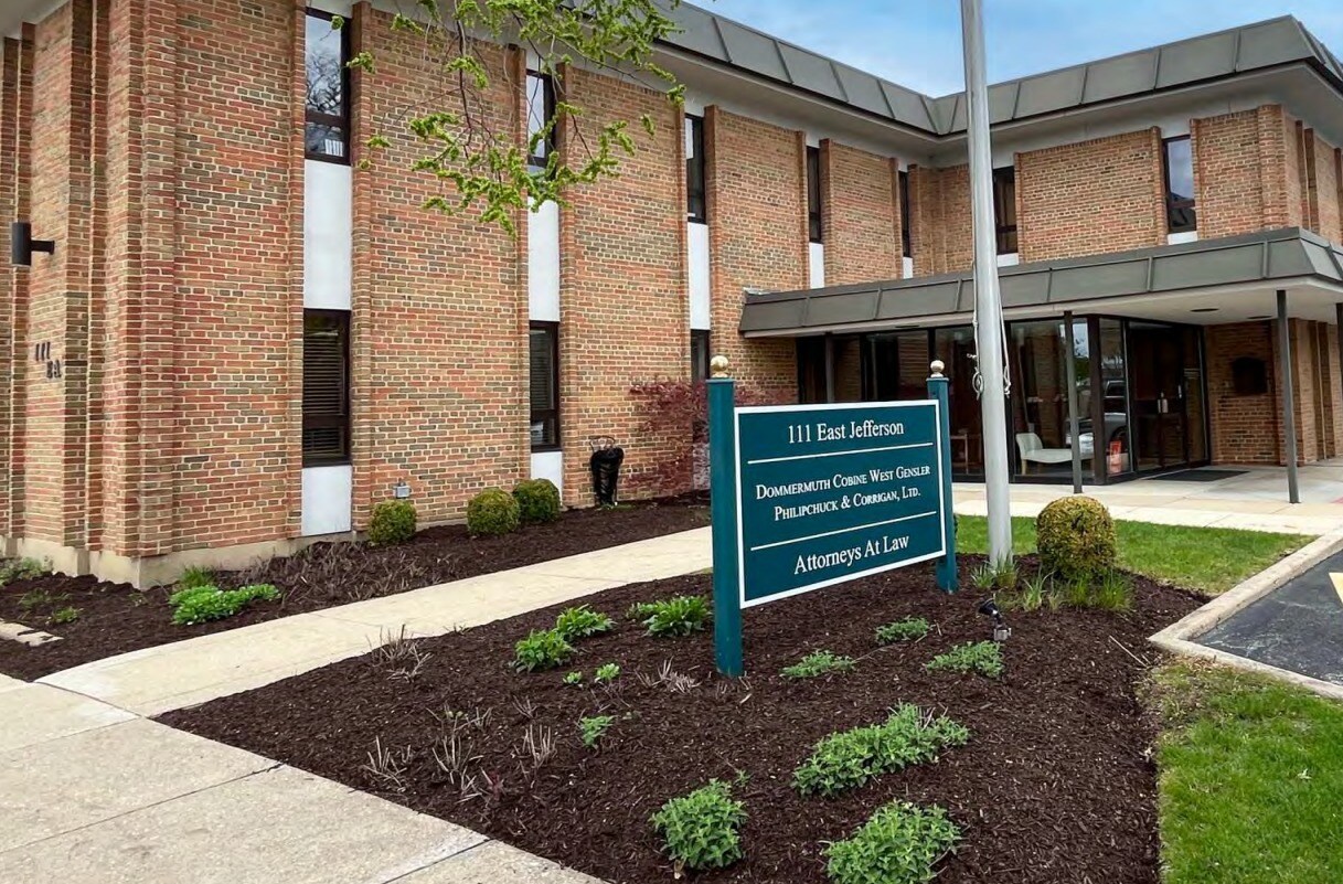 111 E Jefferson Ave, Naperville, IL à louer Photo du bâtiment- Image 1 de 12