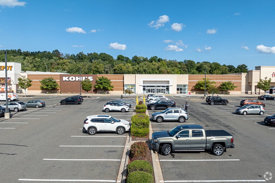 225-273 Wilbur Cross Hwy, Berlin, CT for lease - Building Photo - Image 1 of 15