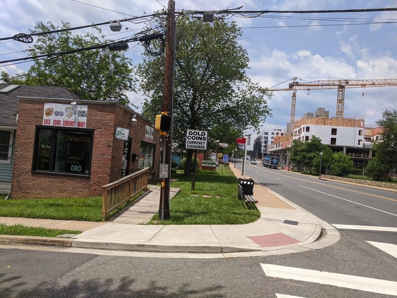 901 W Broad St, Falls Church, VA for sale - Building Photo - Image 2 of 2