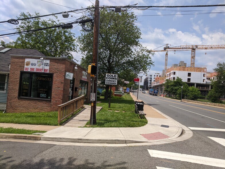 901 W Broad St, Falls Church, VA à vendre - Photo du bâtiment - Image 2 de 2