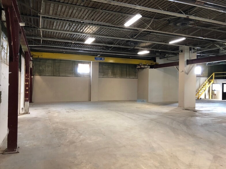 12950 Capital St, Oak Park, MI à louer - Photo du bâtiment - Image 2 de 11