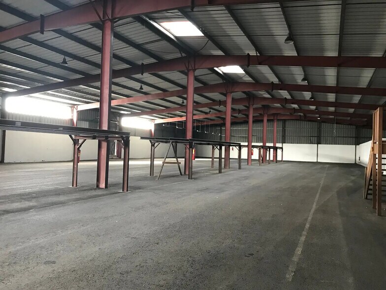 Industrial in Le Muy for lease - Interior Photo - Image 1 of 2