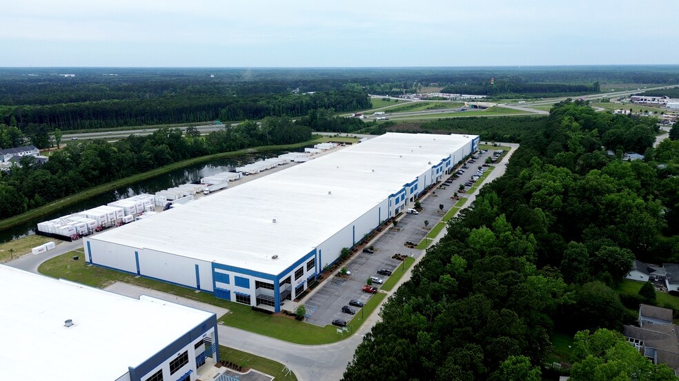 830 Drop Off Dr, Summerville, SC à louer - Photo du bâtiment - Image 2 de 3