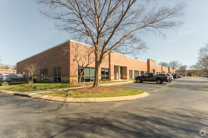 811 Royal Pky, Nashville, TN for lease - Building Photo - Image 1 of 8