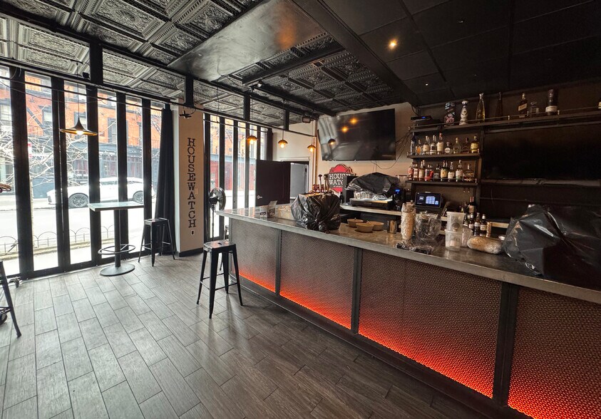 240 E 4th St, New York, NY à louer - Photo du bâtiment - Image 2 de 13