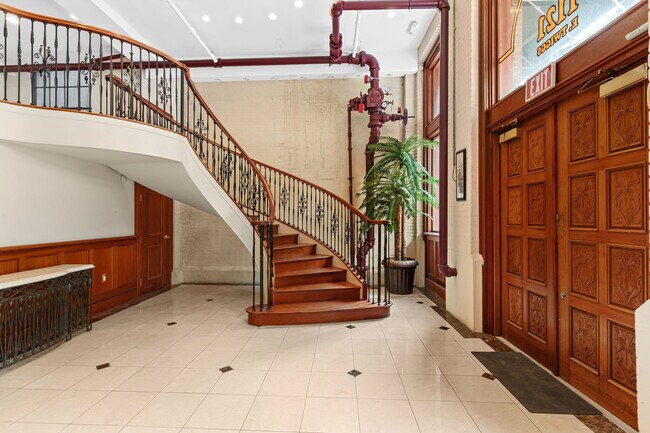 Plus de détails pour 1121 E Twiggs St, Tampa, FL - Local d'activités à louer