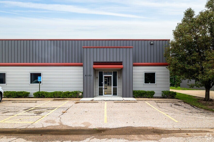 9133 E 37th St N, Wichita, KS à louer - Photo du bâtiment - Image 2 de 3