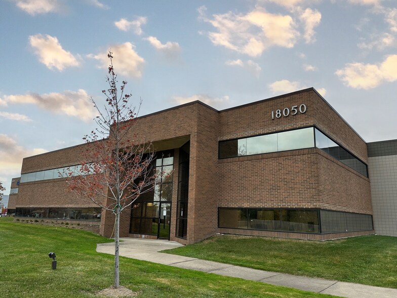 18070 15 Mile Rd, Fraser, MI à louer - Photo du bâtiment - Image 1 de 1