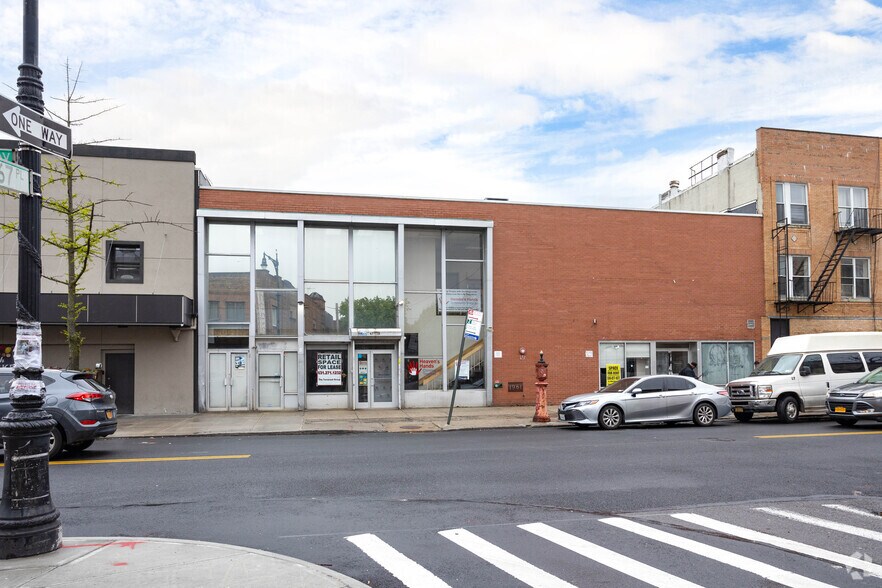 6710 Myrtle Ave, Glendale, NY à louer - Photo du bâtiment - Image 2 de 6