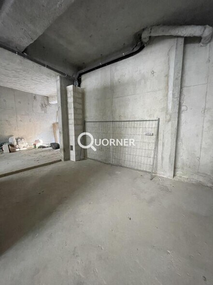 Retail in Mantes La Jolie for lease - Interior Photo - Image 3 of 7
