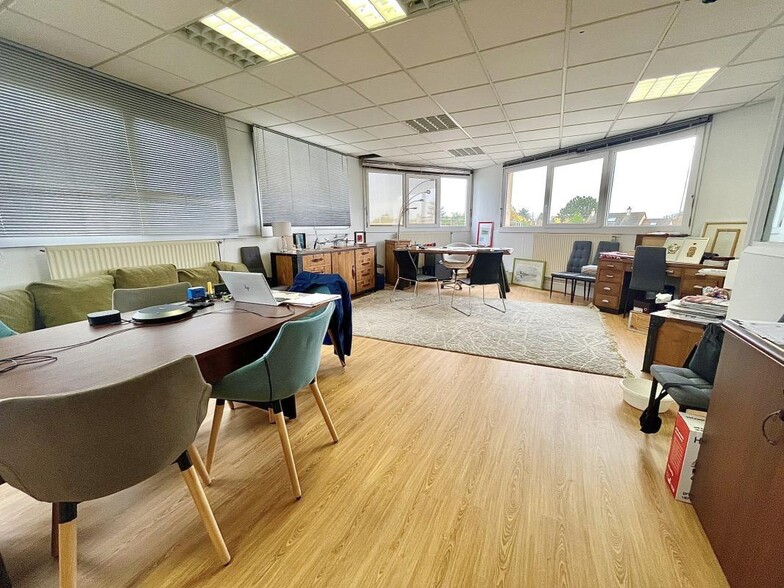Office in Chatou for sale - Interior Photo - Image 1 of 11