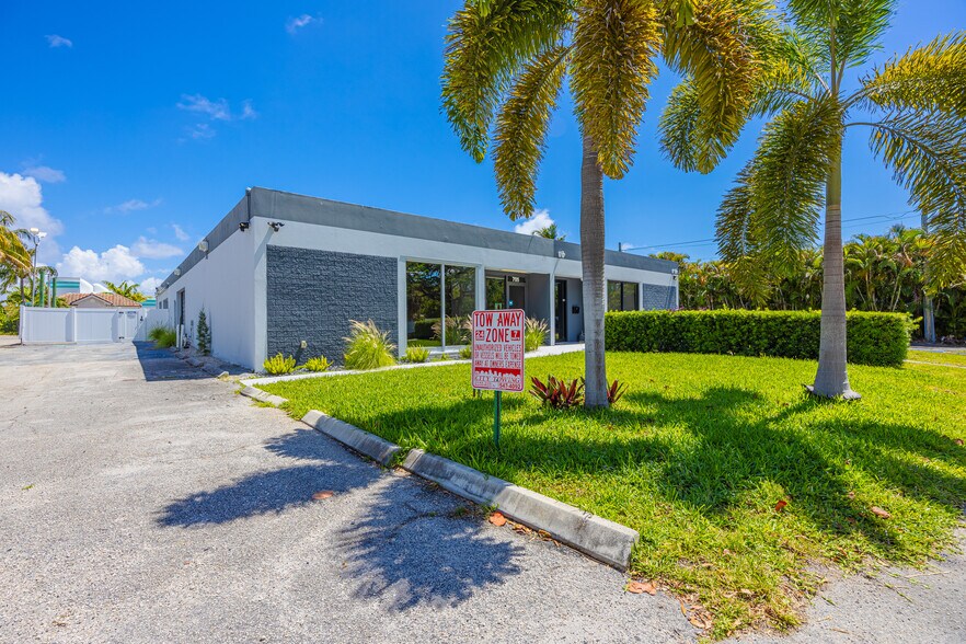 705 Bond Way, Delray Beach, FL à vendre - Photo du bâtiment - Image 3 de 20
