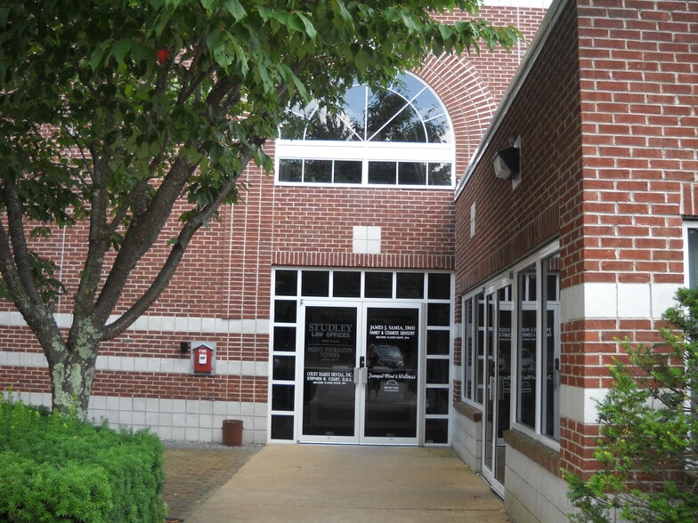 47 E Grove St, Middleborough, MA for lease - Building Photo - Image 1 of 9
