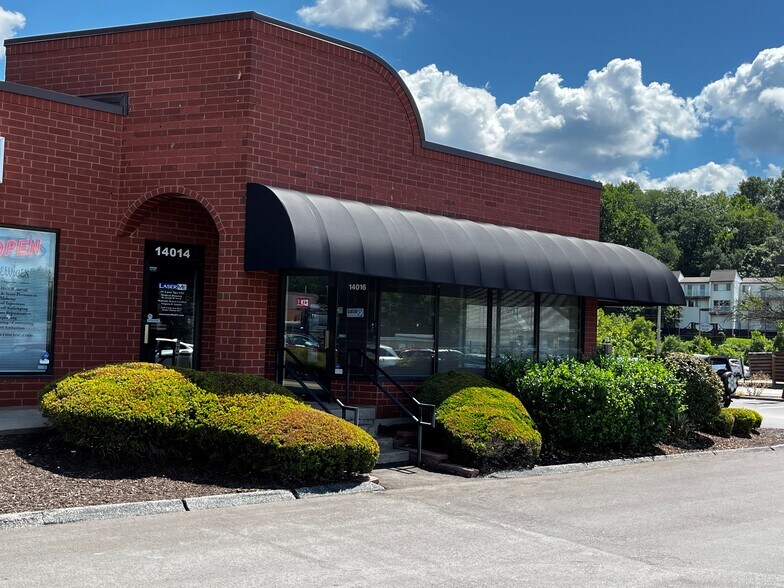 14004-14016 Manchester Rd, Ballwin, MO à louer - Photo du bâtiment - Image 2 de 4