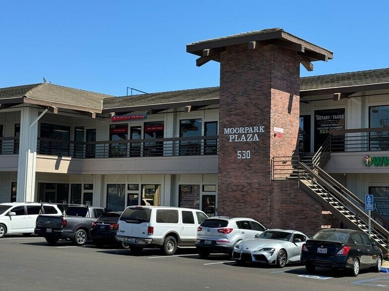 502-550 New Los Angeles Ave, Moorpark, CA à louer - Photo du bâtiment - Image 3 de 9