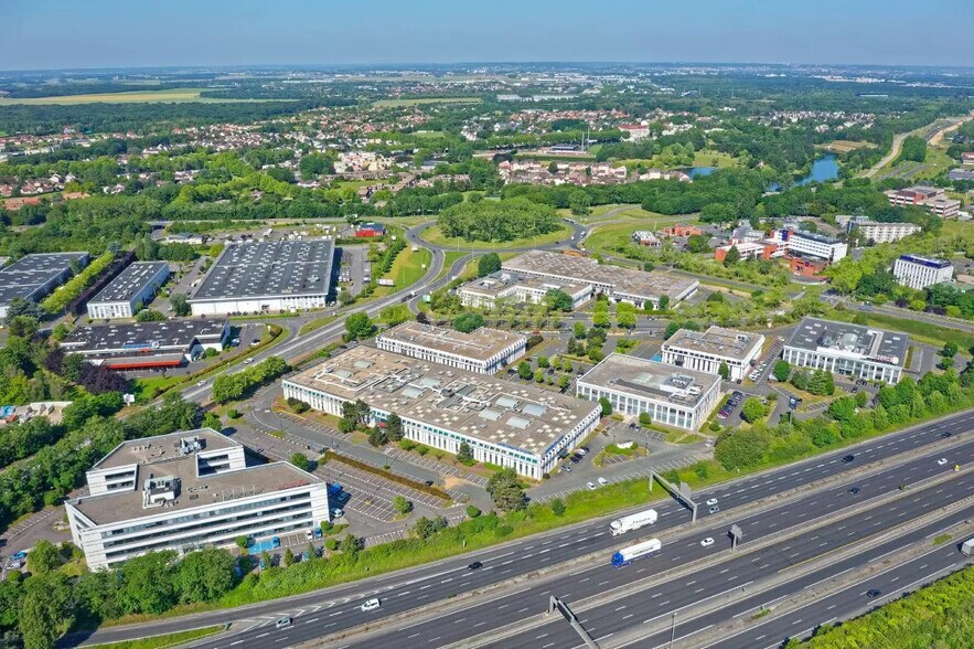Flex dans COURCOURONNES à louer - Photo du bâtiment - Image 1 de 9