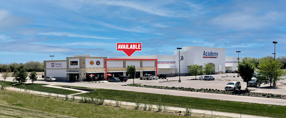 2556 N Greenwich Rd, Wichita, KS for lease - Building Photo - Image 1 of 3