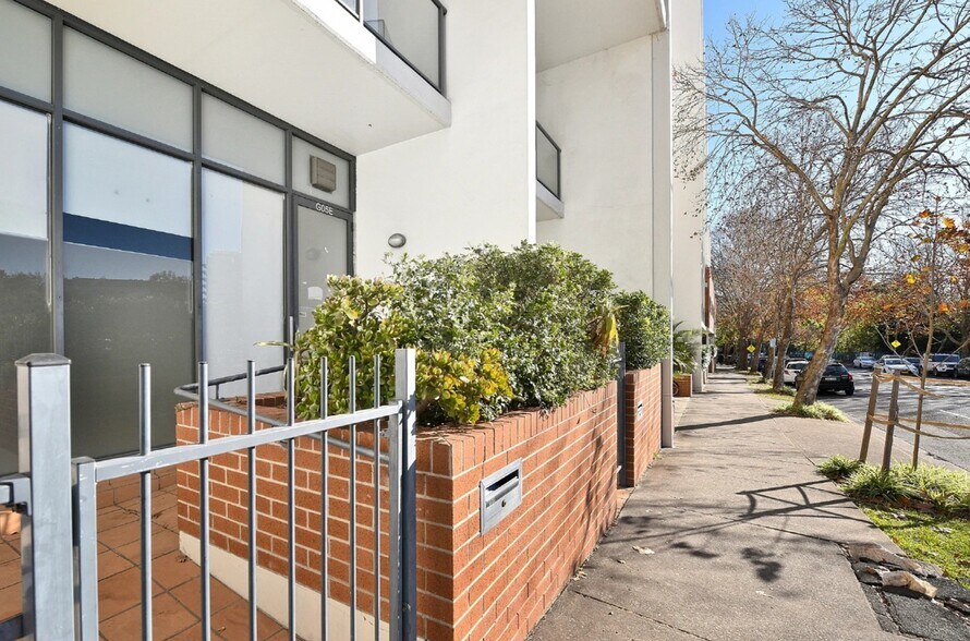 138 Carillon Ave, Newtown à louer - Photo du bâtiment - Image 2 de 2
