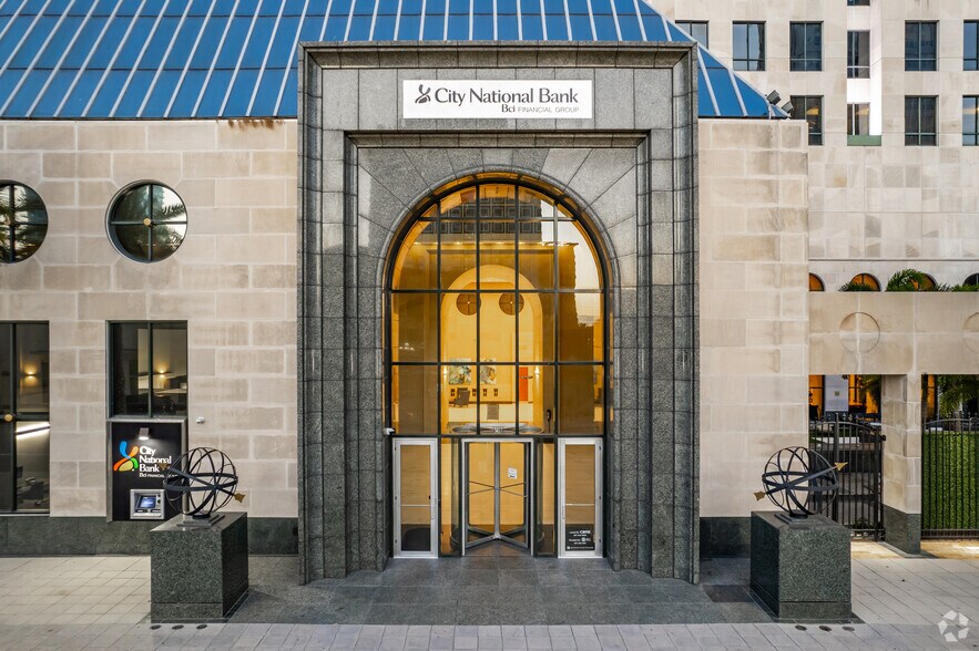 390 N Orange Ave, Orlando, FL à louer - Photo du bâtiment - Image 3 de 36